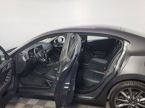 Used 2018 MAZDA MAZDA3 Touring FWD image 15