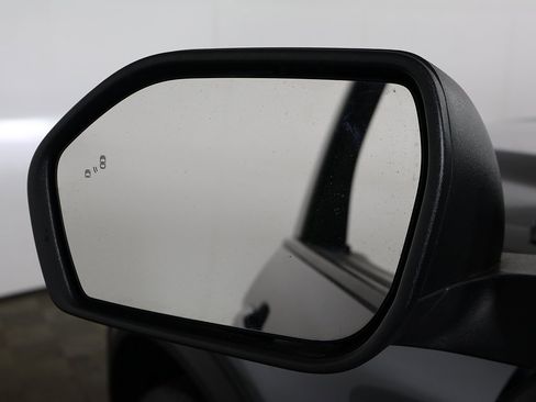 Used 2022 Ford Explorer XLT image 30