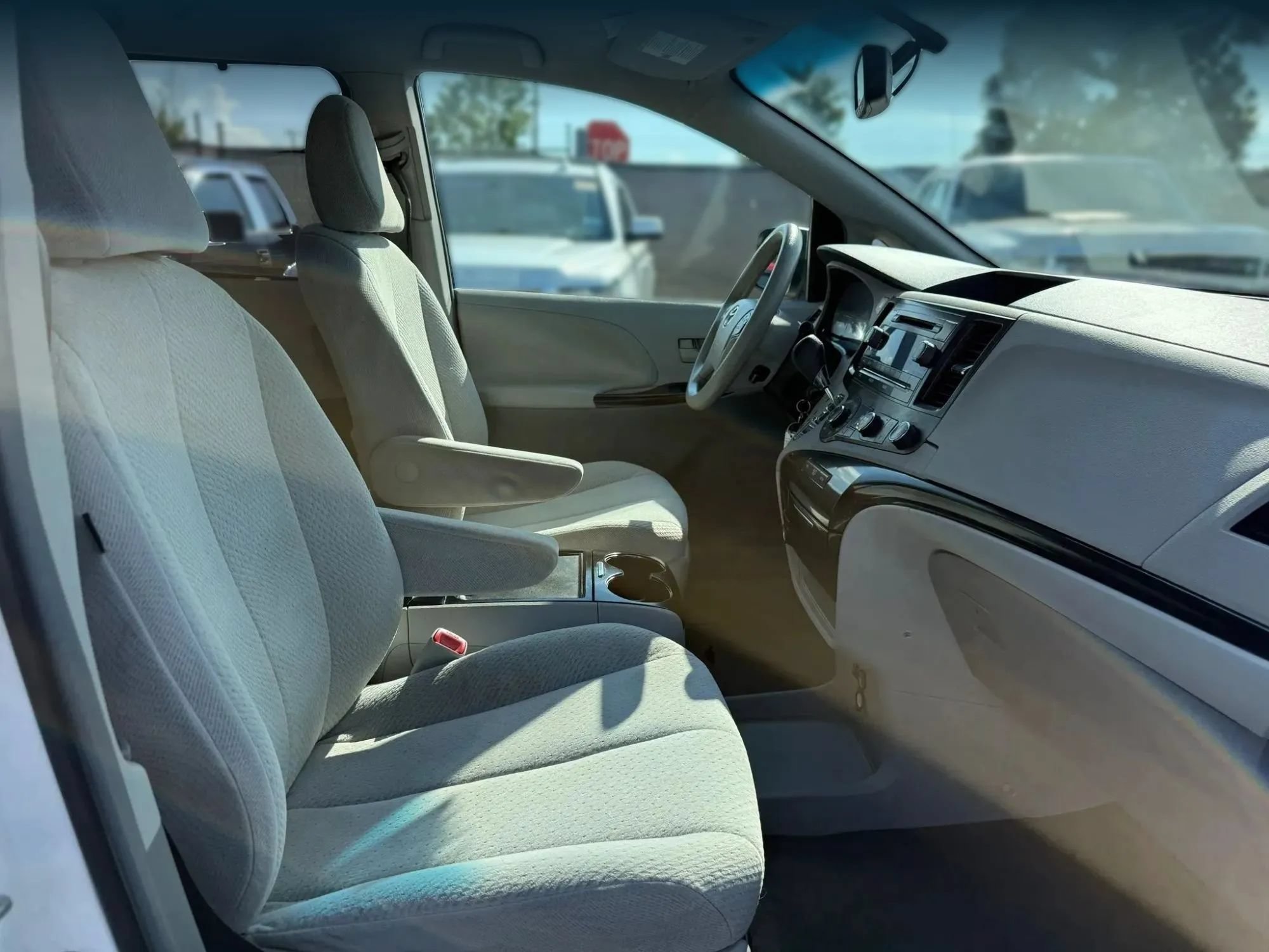 Used 2012 Toyota Sienna LE FWD image 18