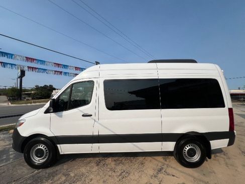 Used 2025 Mercedes-Benz Sprinter 2500 image 8