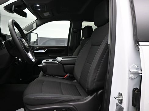 Used 2024 GMC Sierra 2500 SLE w/ SLE Value Package; image 12