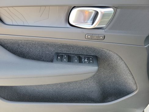 Used 2024 Volvo XC40 Recharge Plus w/ Protection Package Premier image 8