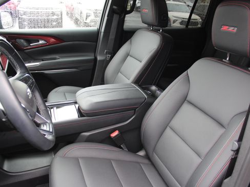 Used 2024 Chevrolet Traverse Z71 w/ Enhanced Driving Package AWD/4WD image 11