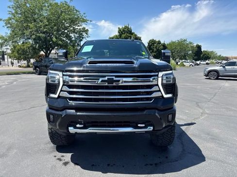 Used 2024 Chevrolet Silverado 3500 High Country w/ High Country Premium Package AWD/4WD image 2