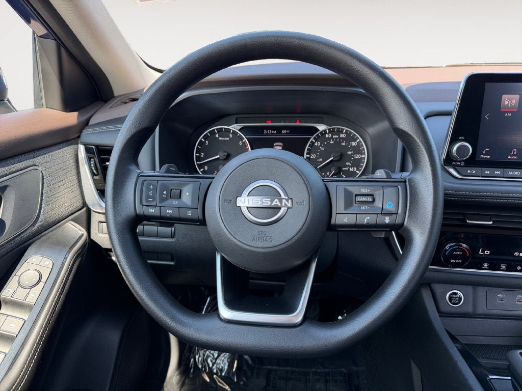 Used 2022 Nissan Rogue SV AWD/4WD image 13