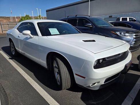 Used 2015 Dodge Challenger SXT RWD image 2