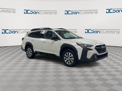 Used 2023 Subaru Outback Premium AWD/4WD image 2