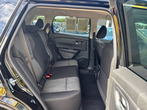 Used 2025 Nissan Rogue SV FWD image 28
