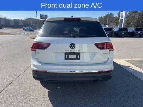 Used 2023 Volkswagen Tiguan SE w/ Panoramic Sunroof Package image 4