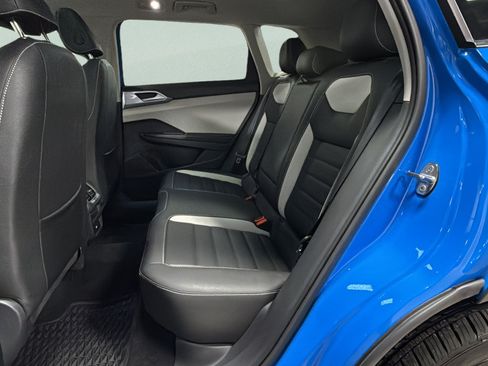 Certified 2025 Volkswagen Taos SEL AWD/4WD image 31