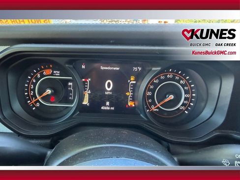 Used 2025 Jeep Wrangler Unlimited Sahara AWD/4WD image 14