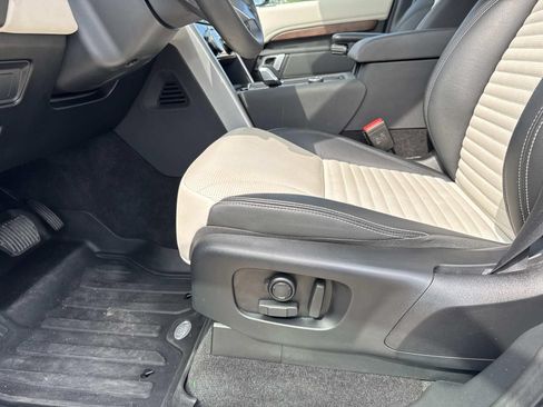 Used 2025 Land Rover Discovery S AWD/4WD image 16