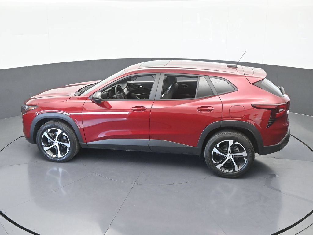 Used 2025 Chevrolet Trax RS w/ Sunroof Package FWD image 47
