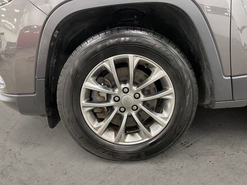 Used 2020 Jeep Cherokee Latitude Lux w/ Quick Order Package 26H Lux image 14