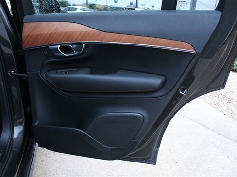 Used 2023 Volvo XC90 B6 Plus image 32