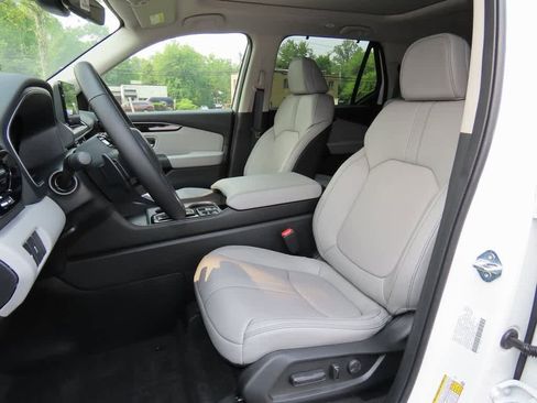 New 2025 Honda Pilot Touring image 12