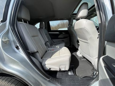 Used 2019 Toyota Highlander XLE image 20
