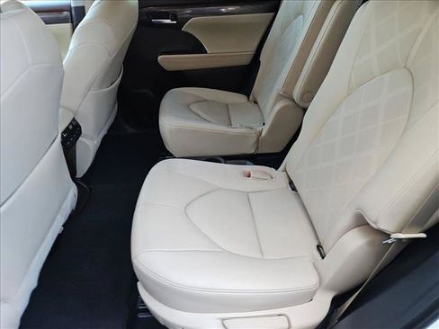 Used 2021 Toyota Highlander Platinum AWD/4WD image 26