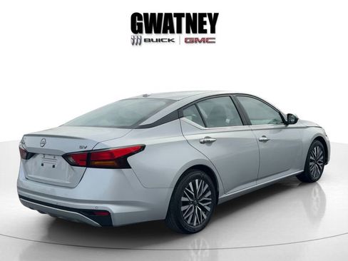 Used 2024 Nissan Altima 2.5 SV image 6