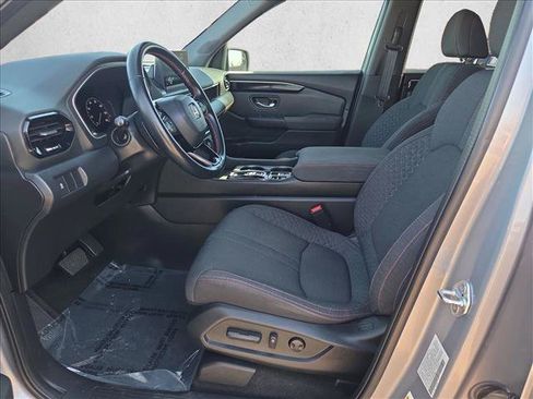Used 2023 Honda Pilot Sport image 15