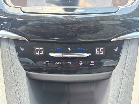 Used 2022 Cadillac XT6 Premium Luxury FWD image 19