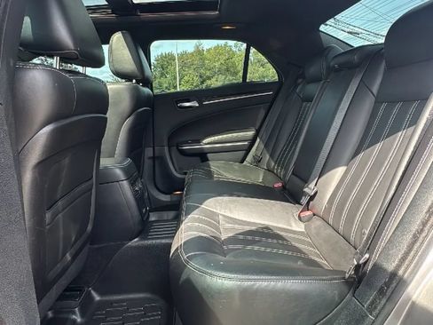 Used 2018 Chrysler 300 S w/ 300S Premium Group RWD image 15