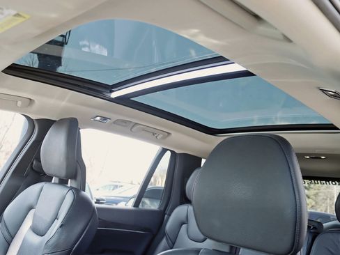 Used 2017 Volvo XC90 T6 Momentum w/ Vision Package image 36