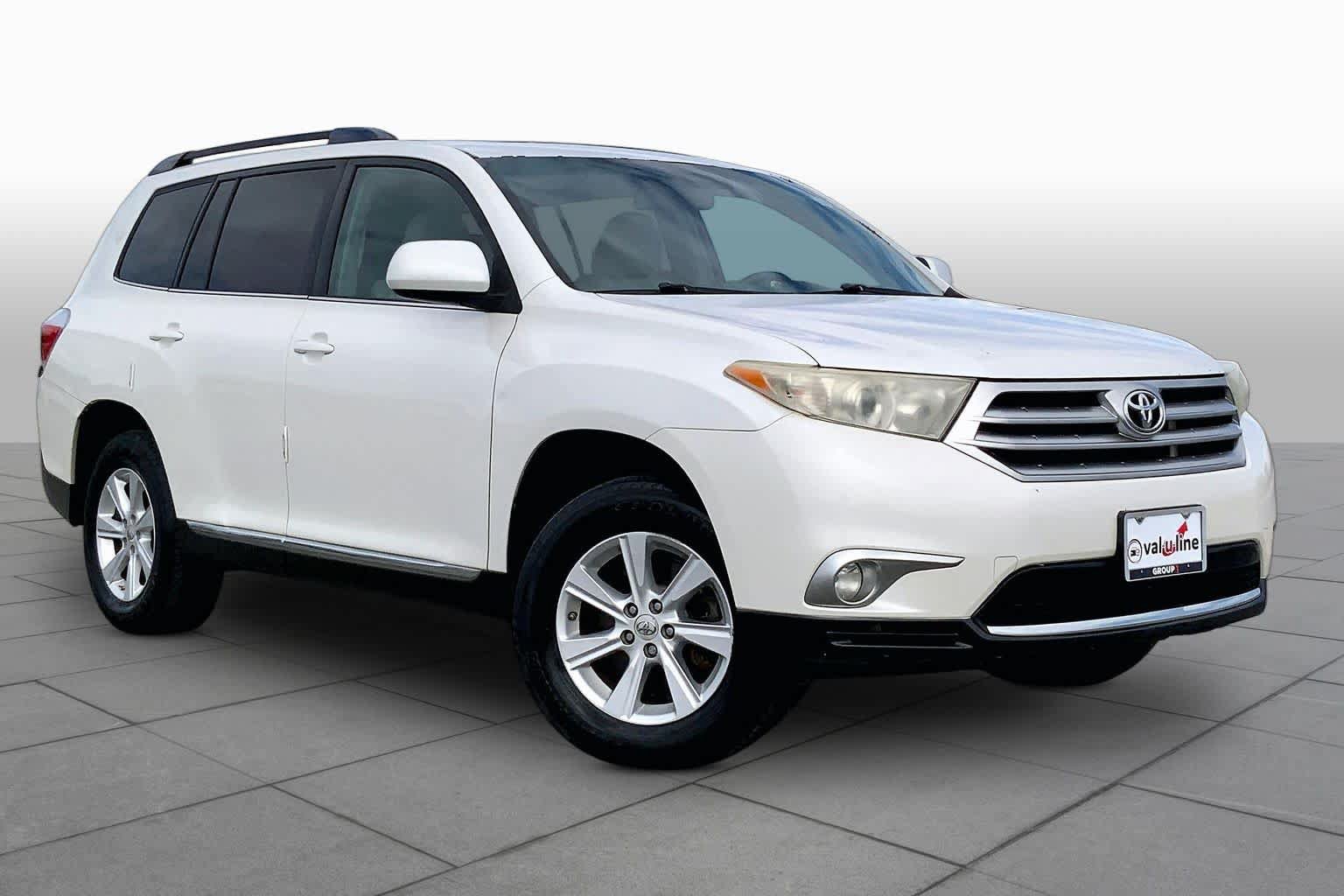 Used 2011 Toyota Highlander SE FWD image 2