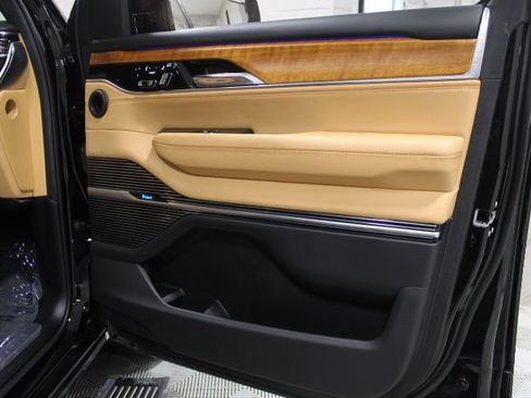 Used 2022 Jeep Grand Wagoneer Series III image 23