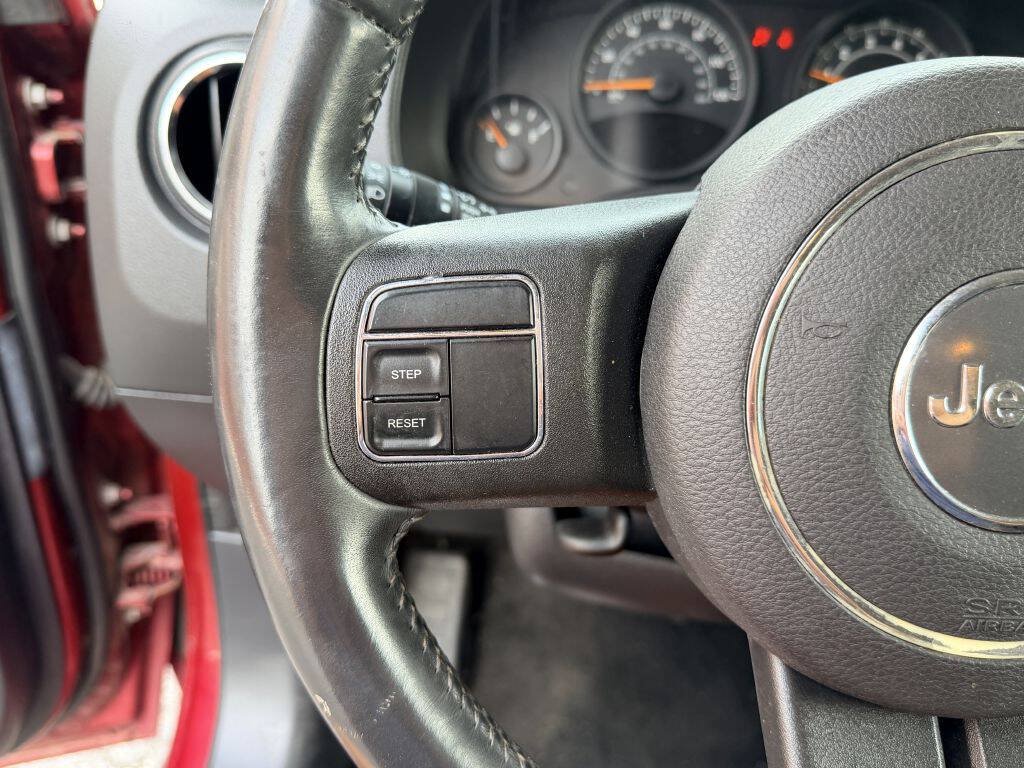 Used 2016 Jeep Patriot High Altitude AWD/4WD image 13