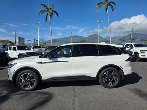 Used 2024 Lincoln Nautilus Premier w/ Equipment Group 102A image 4