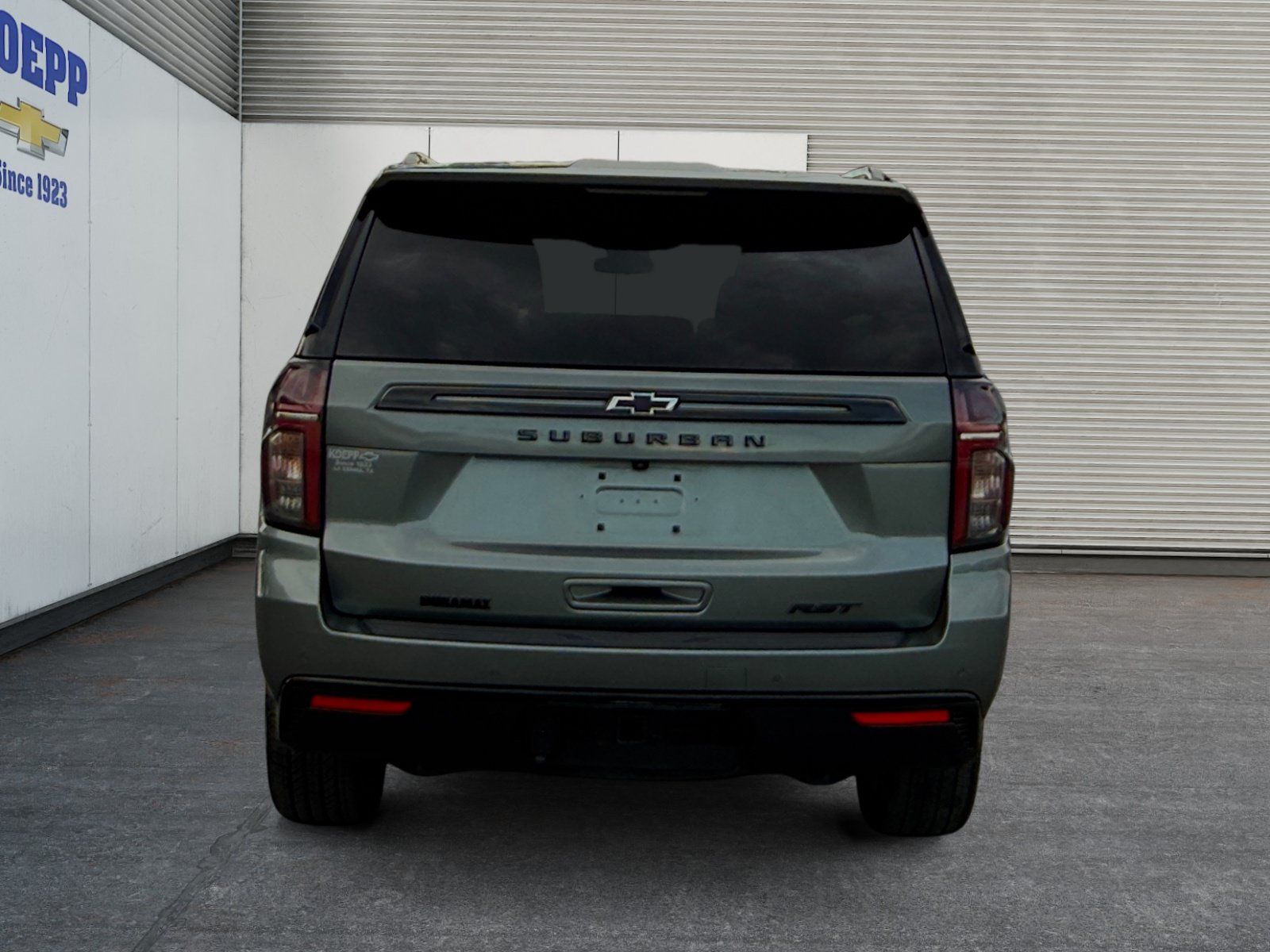 Used 2023 Chevrolet Suburban RST w/ Luxury Package RWD image 4