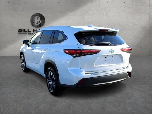 Used 2023 Toyota Highlander L image 4