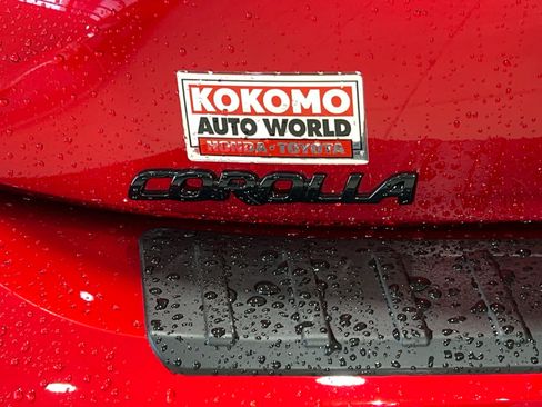 Used 2025 Toyota Corolla SE w/ SE Package FWD image 11