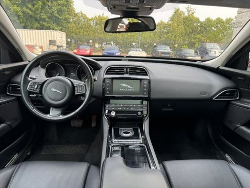 Used 2018 Jaguar XE Premium AWD/4WD image 33