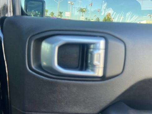 Used 2022 Jeep Gladiator Overland w/ Popular Equipment Package AWD/4WD image 45