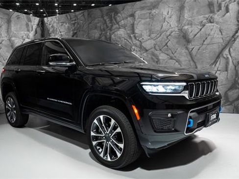 Used 2023 Jeep Grand Cherokee Overland w/ Luxury Tech Group IV image 22