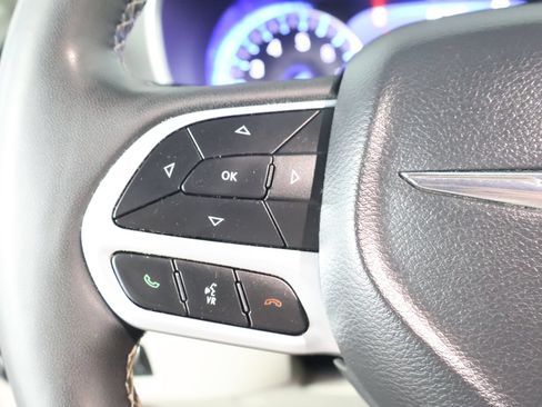 Used 2024 Chrysler Pacifica Touring-L FWD image 34