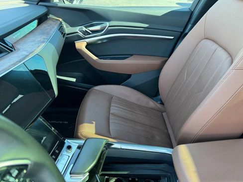 Used 2022 Audi e-tron Premium Plus w/ Premium Plus Package image 13