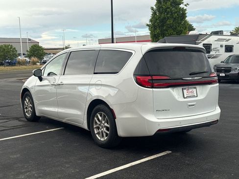 Used 2023 Chrysler Pacifica Touring-L FWD image 49