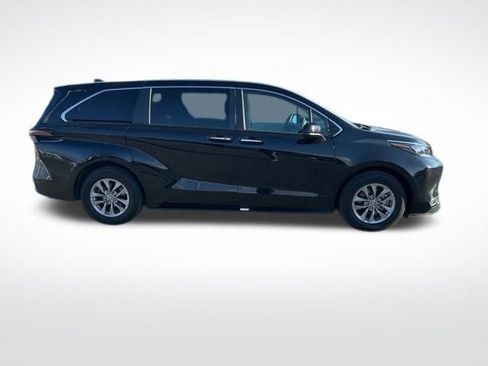 Certified 2024 Toyota Sienna XLE image 4