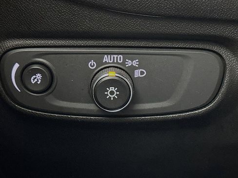 Used 2020 Chevrolet Equinox LS w/ LS Convenience Package image 10