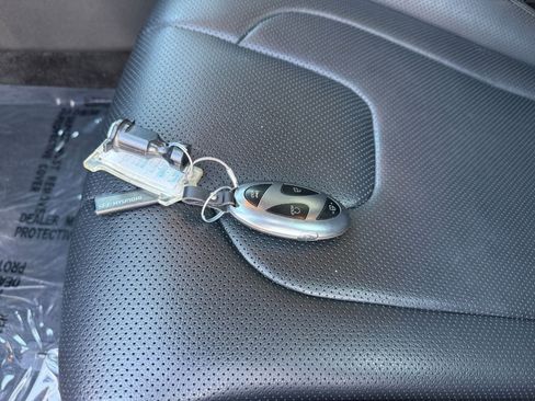 Used 2025 Hyundai Elantra Limited image 21