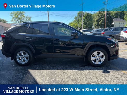 Used 2021 Toyota RAV4 XLE w/ Convenience Package AWD/4WD image 4