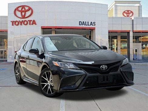 Used 2024 Toyota Camry SE FWD image 1