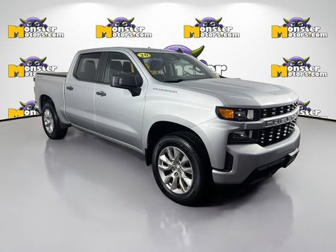 Used 2020 Chevrolet Silverado 1500 Custom w/ Custom Value Package AWD/4WD image 3
