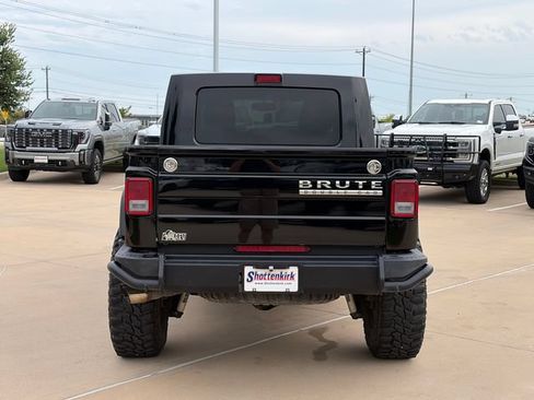 Used 2018 Jeep Wrangler Unlimited Rubicon w/ Connectivity Group AWD/4WD image 8