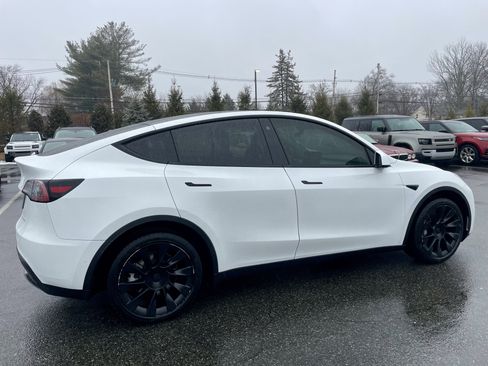 Used 2022 Tesla Model Y Long Range image 7