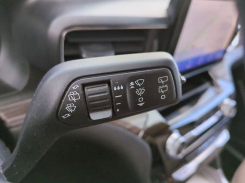 Used 2023 Ford Explorer Limited w/ Equipment Group 301A image 25