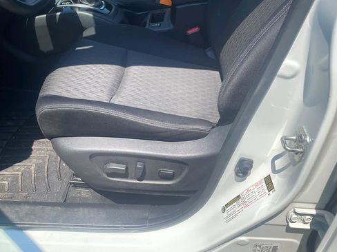 Used 2017 Nissan Rogue SV AWD/4WD image 12